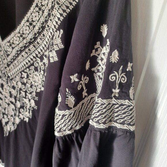 Chelsea & Theodore Tunic Top Women Size 2XL Black Bell Sleeve Peasant Festival - Picture 5 of 8